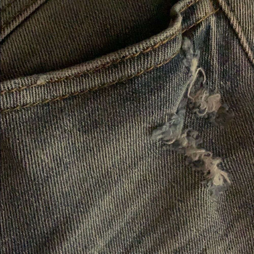 Light wash capris - Picture 7 of 7